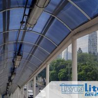 atap transparan jembatan penyebrangan busway twinlite gen 2.0